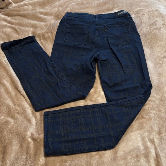 Levi Perfectly Slimming Straight Leg Jeans - Picture 7 of 9
